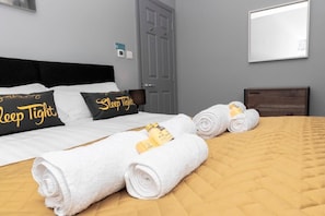 2 chambres, fer et planche à repasser, Wi-Fi, draps fournis