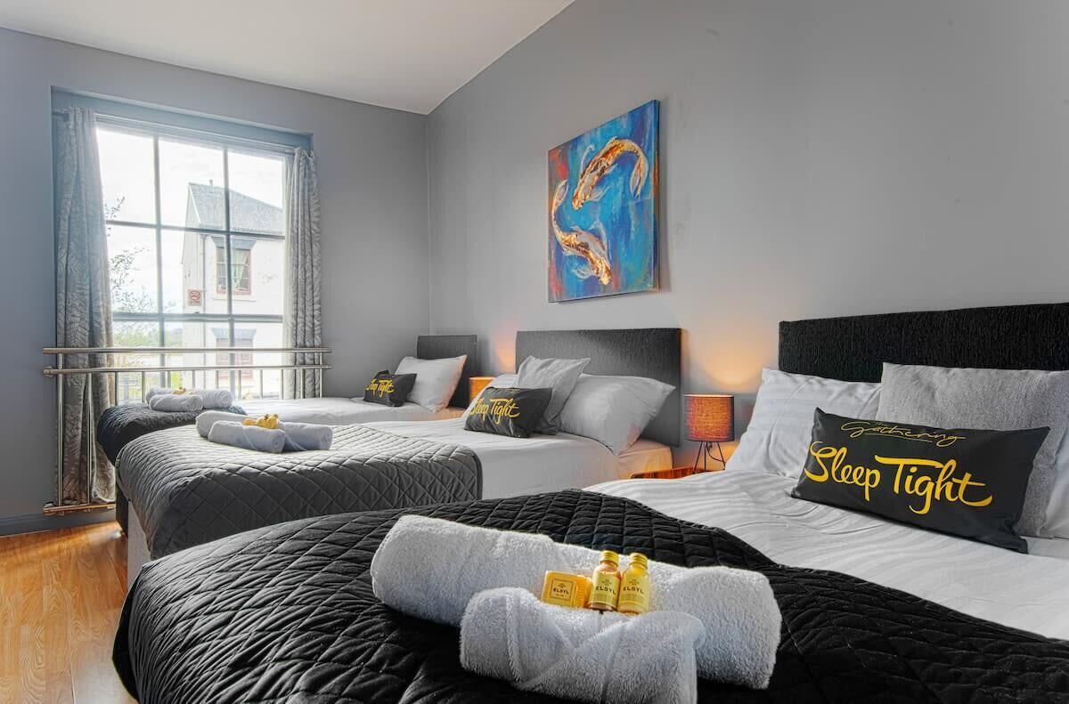 2 bedrooms, iron/ironing board, WiFi, bed sheets