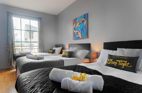 2 多间卧室、熨斗/熨衣板、WiFi、床单