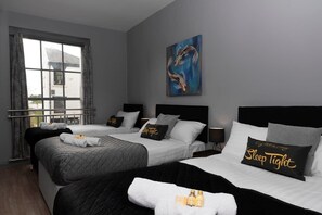 2 chambres, fer et planche à repasser, Wi-Fi, draps fournis