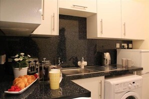 冰箱、微波炉、烤箱、烤面包机