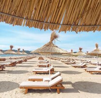 Playa privada, arena blanca, 5 bares en la playa