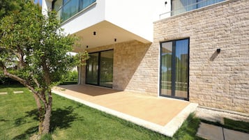 Deluxe Villa, 4 Bedrooms, Resort View, Beachfront | 3 bedrooms, premium bedding, memory-foam beds, minibar