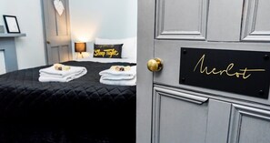 3 habitaciones, tabla de planchar con plancha, wifi y ropa de cama