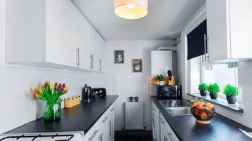 Refrigerador, microondas, horno y tostadora