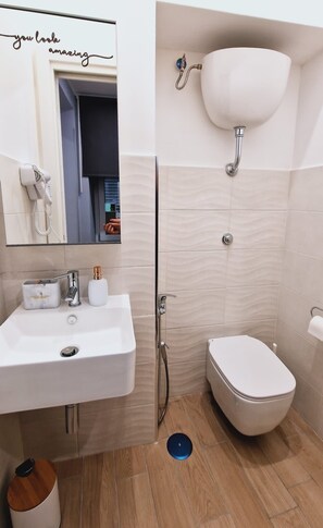 Twin Room | Bathroom