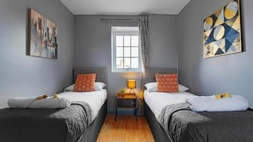 2 habitaciones, tabla de planchar con plancha, wifi y ropa de cama