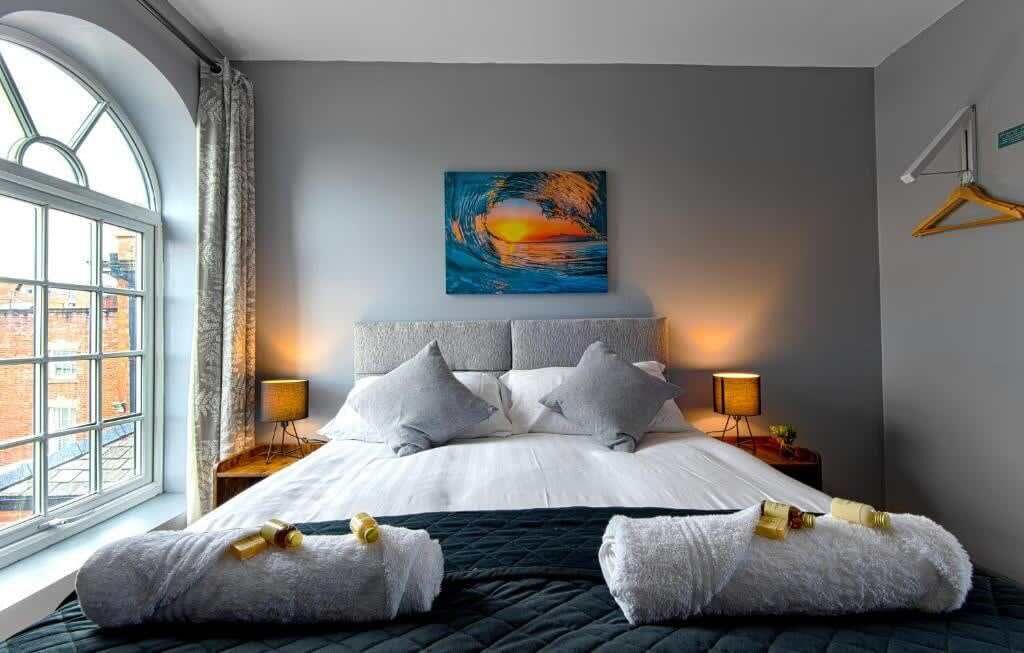 2 habitaciones, tabla de planchar con plancha, wifi y ropa de cama 