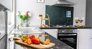 Fridge, microwave, oven, stovetop - The Gathering 1 - Chester City Centre Sleeps 14 (Chester)