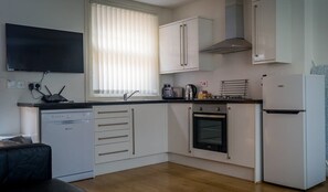 Fridge, microwave, oven, dishwasher - Storyhouse Gathering /5 Bed/Sleeps 13/City Centre (Chester)