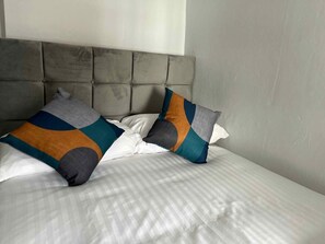 4 Schlafzimmer, Bügeleisen/Bügelbrett, WLAN, Bettwäsche