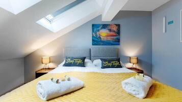 6 bedrooms, iron/ironing board, WiFi, bed sheets