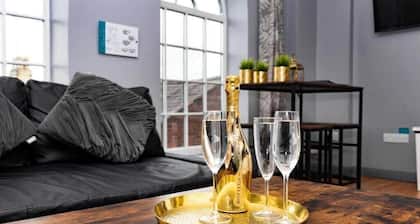 Penthouse Gathering Sleeps 16 Wrexham City Centre
