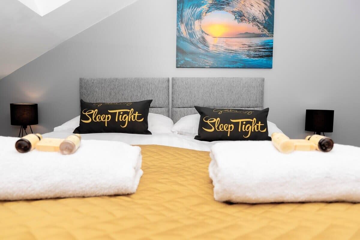 2 bedrooms, iron/ironing board, WiFi, bed sheets
