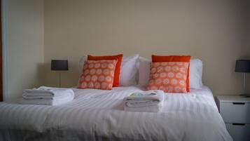 5 bedrooms, iron/ironing board, WiFi, bed sheets