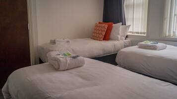 5 bedrooms, iron/ironing board, WiFi, bed sheets