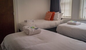 5 bedrooms, iron/ironing board, WiFi, bed sheets