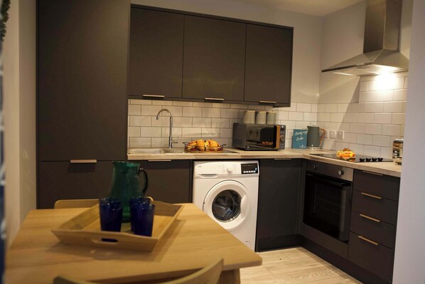 Fridge, microwave, oven, stovetop