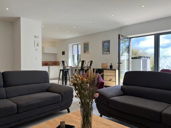 Smart TV, books - Villa 2 km de la Plage 6 Pers. Piste Cyclable Vers la Plage au Pied de la Villa (Baden)