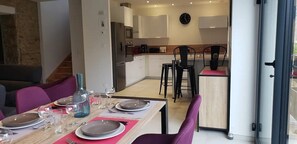 Dining - Villa 2 km de la Plage 6 Pers. Piste Cyclable Vers la Plage au Pied de la Villa (Baden)