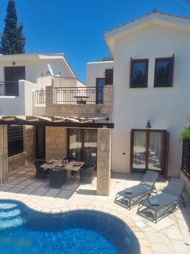 Villa Nausicaa, Aphrodite Hills Golf Resort, Private Heated Pool With Jacuzzi