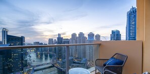 Balcony - LUX The JW Marina Studio (Dubai)
