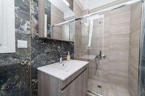 Dutxa, assecador de cabells i tovalloles 