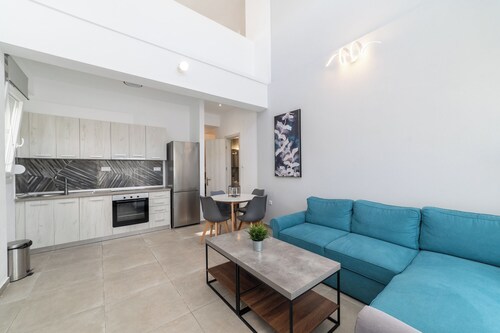 Thalassa- Two-Bedroom Duplex with Garden