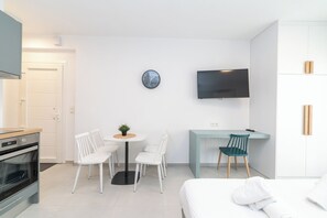 1 bedroom, iron/ironing board, travel cot, free WiFi