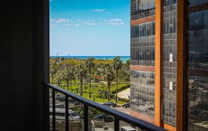Desk, soundproofing, free WiFi - New wave apart hotel (Batumi)