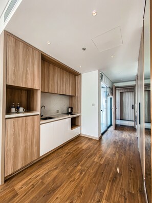 Estudio Deluxe, vistas a la bahía | Cocina privada