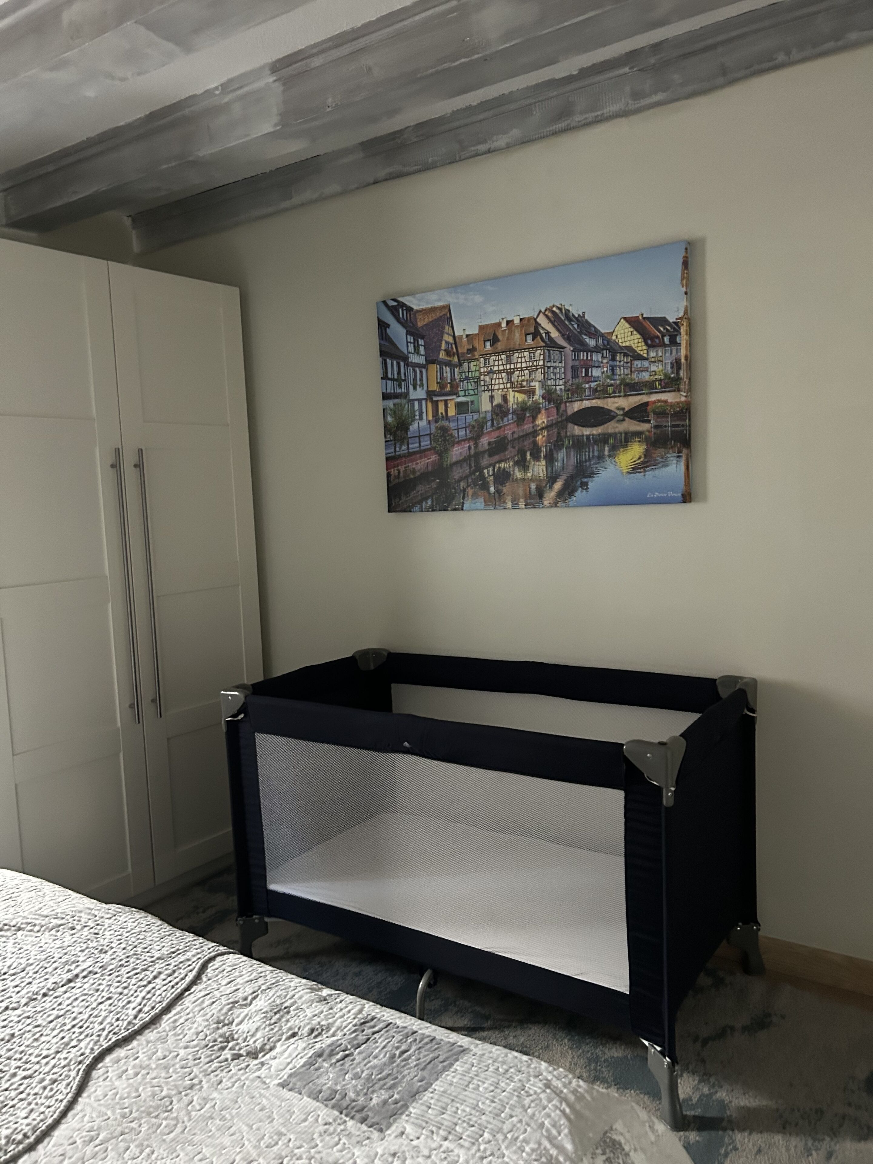 1 soverom, strykejern/-brett, reiseseng for barn og wi-fi