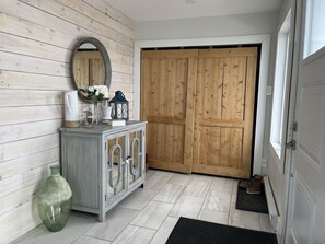Interior - Waterfront Cottage (Petit-Rocher)