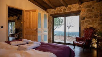 2 chambres, fer et planche à repasser, Wi-Fi gratuit, draps fournis