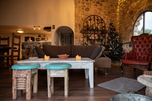 Bar (on property) - Silo Stone House (Fichti)