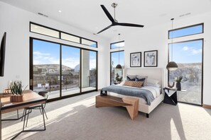 6 bedrooms, desk, iron/ironing board, free WiFi