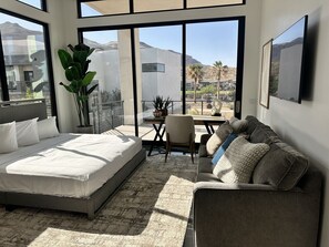 Fernseher, Kamin, Stereoanlage