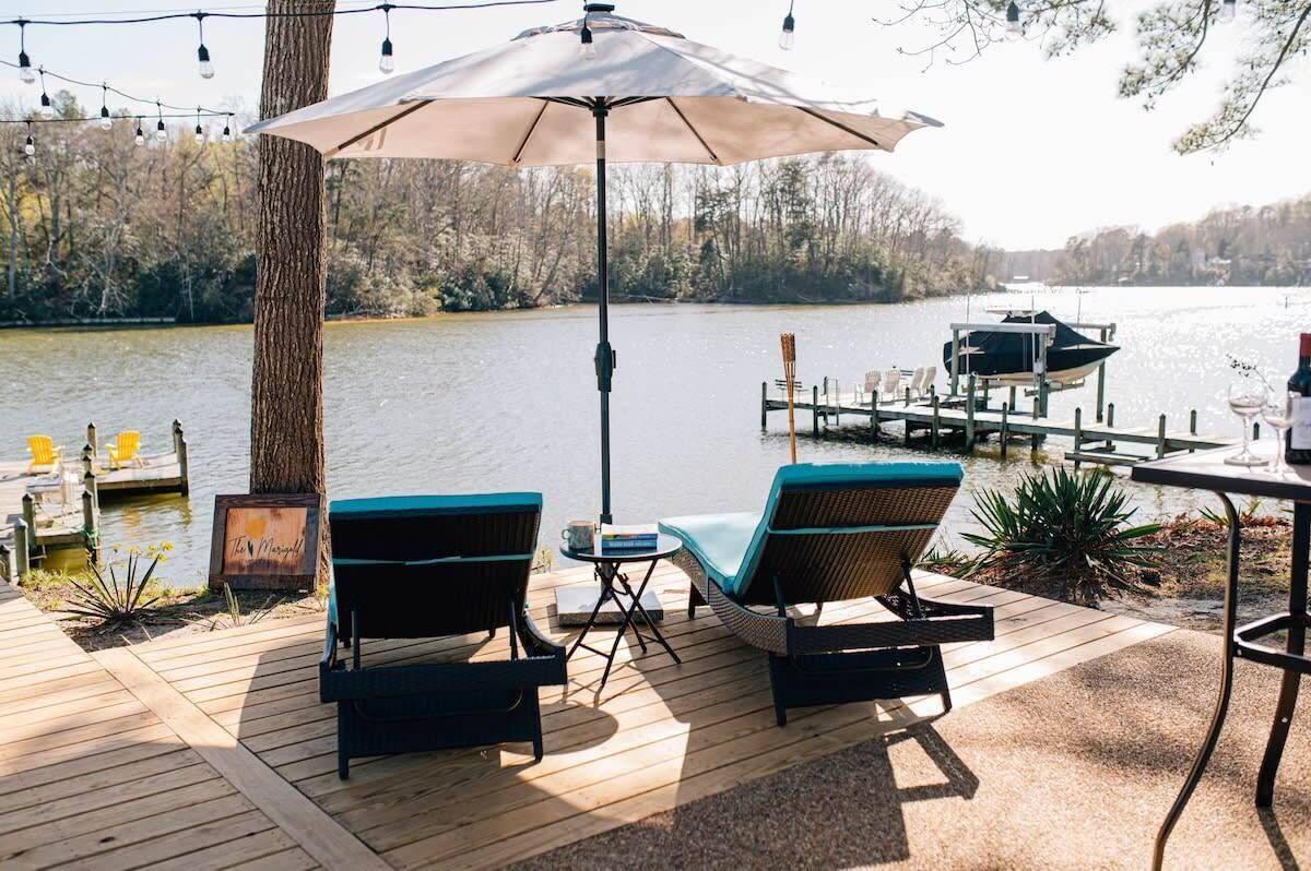 Charming Waterfront Cottage Small Beach