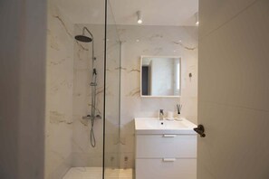 Shower, hair dryer - Andalucia del Mar, 3 bedroom apartment in Puerto Banus (Marbella)