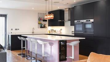 Fridge, oven, dishwasher, toaster