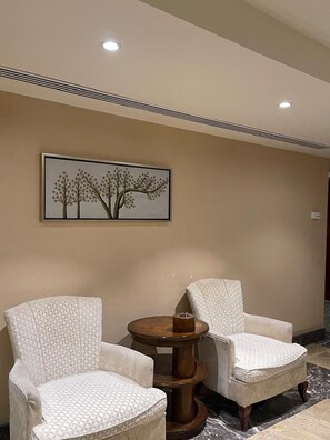 Amenidades de baño gratuitas, batas, toallas, jabón 