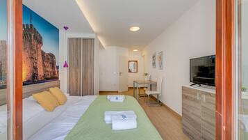 1 bedroom, iron/ironing board, WiFi, bed sheets