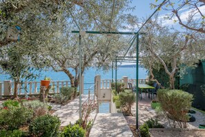 Property grounds - Modern equipped Studio by the sea (Seget Donji)