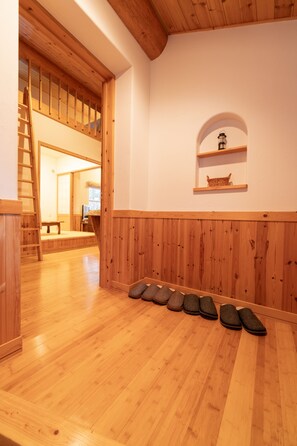 Interior - (NEW OPEN) Yubari-shi Deer Valley Private House| 1 house for rent| 2 bedrooms| large living room | Yubari-shi Deer Valley Private House (夕張市)