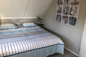 3 chambres, fer et planche à repasser, lit de bébé portatif