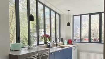 雪櫃、微波爐、焗爐、爐具