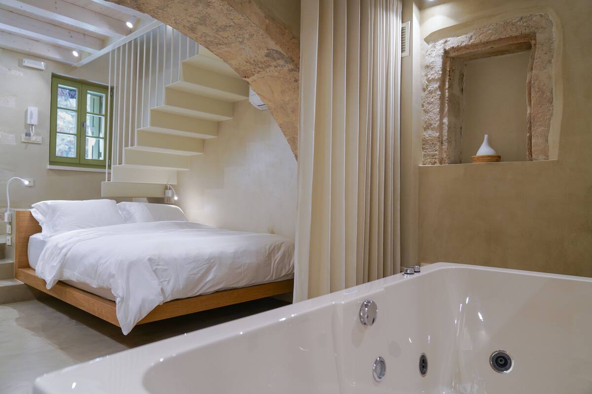 Luxury Townhome, 2 Bedrooms, Hot Tub | 2 bedrooms, hypo-allergenic bedding, soundproofing, iron/ironing board