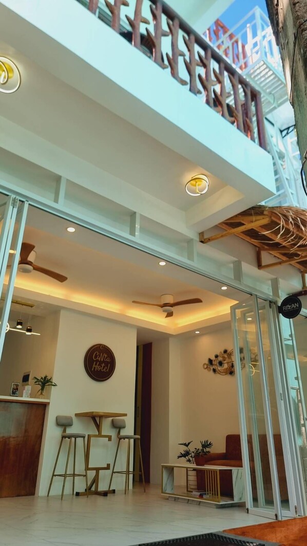 Vista frontal de la propiedad