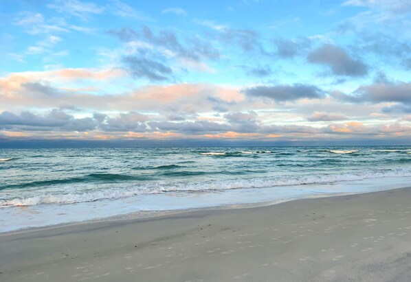 サンラウンジャー、ビーチタオル
