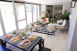 スマートテレビ、テレビゲーム、テーブルサッカー台